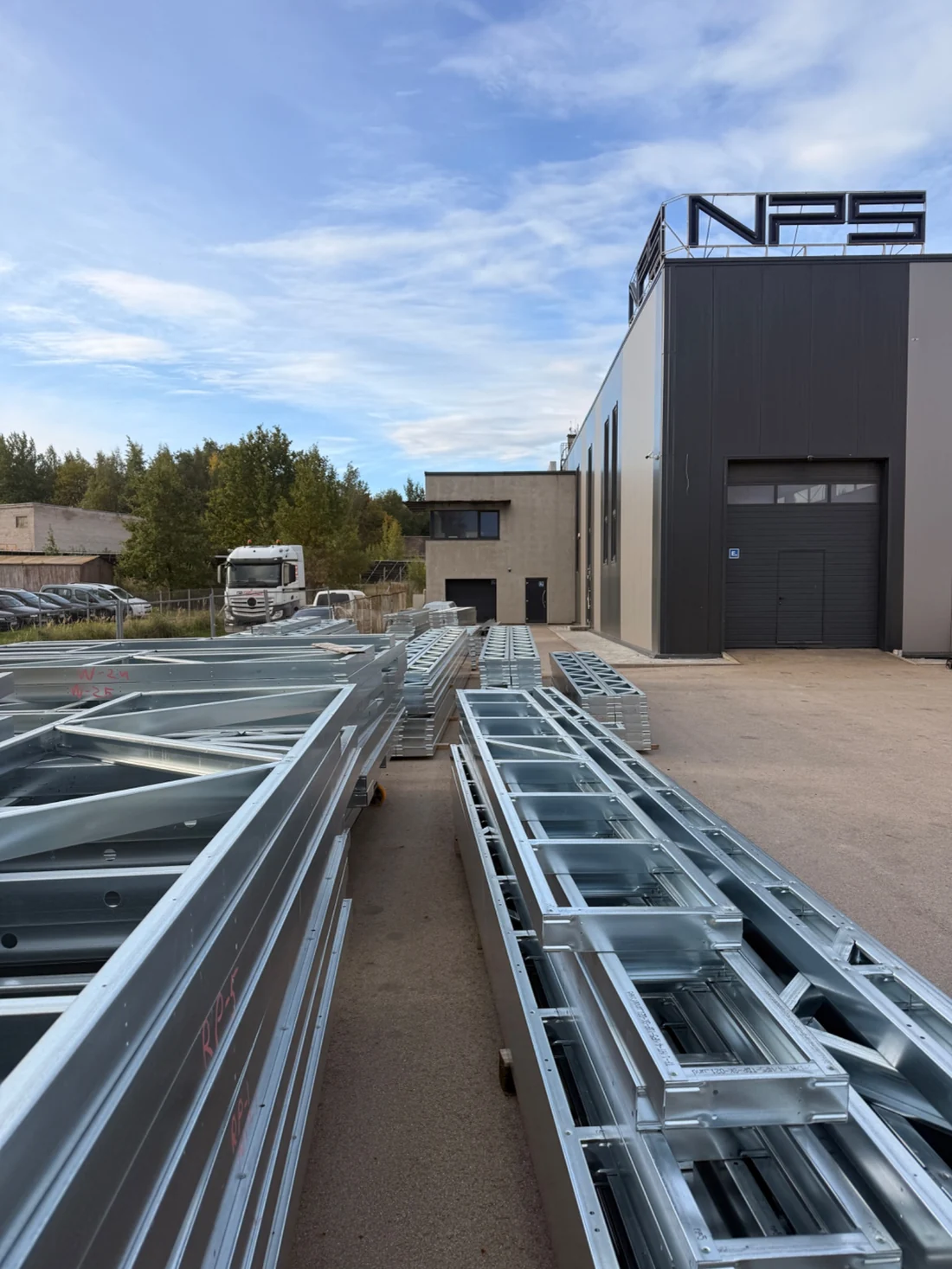 Prefabricated steel components arranged outside the NP5 factory
